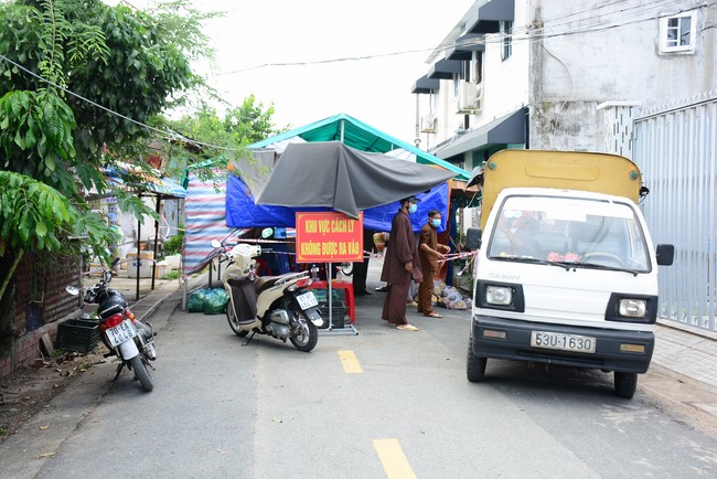 Continuing to support people in need in the Covid-19 pandemic of Hoang Phap Pagoda (series 7)